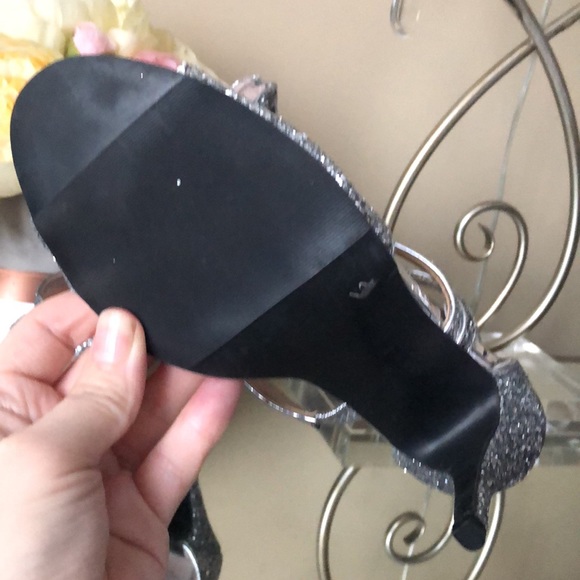 BETSEY JOHNSON Glitter silver heels - Picture 8 of 8